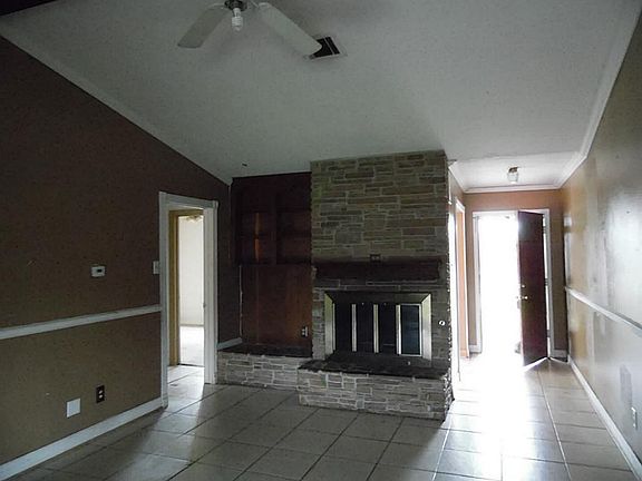 2nd image of 803 Yorkshire Ave