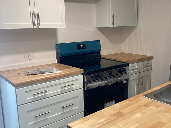 3rd image of 140 W Main St #2