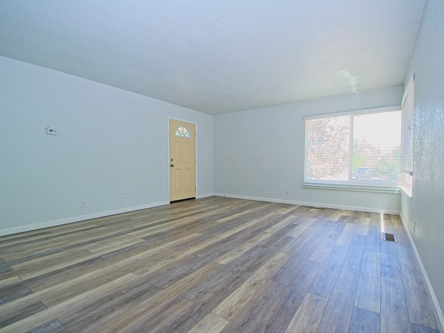 2 bed, 1000 sqft, $1,800 — Photo 4