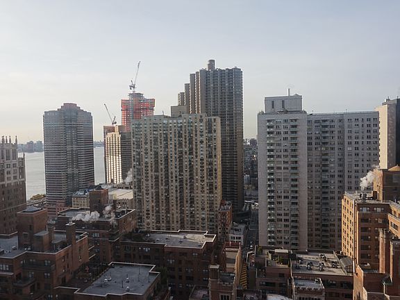 5th image of 312 E 42nd St #2610