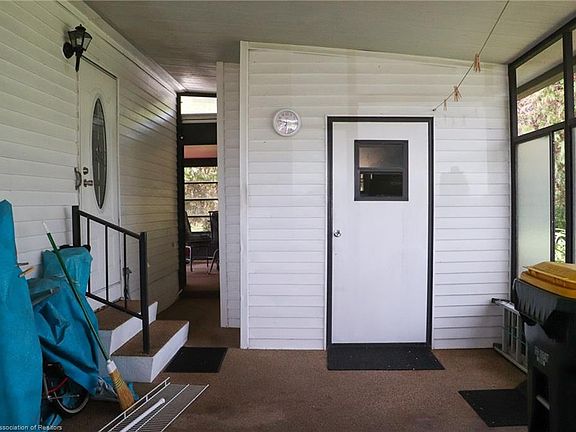 5th image of 55 Pinecrest St