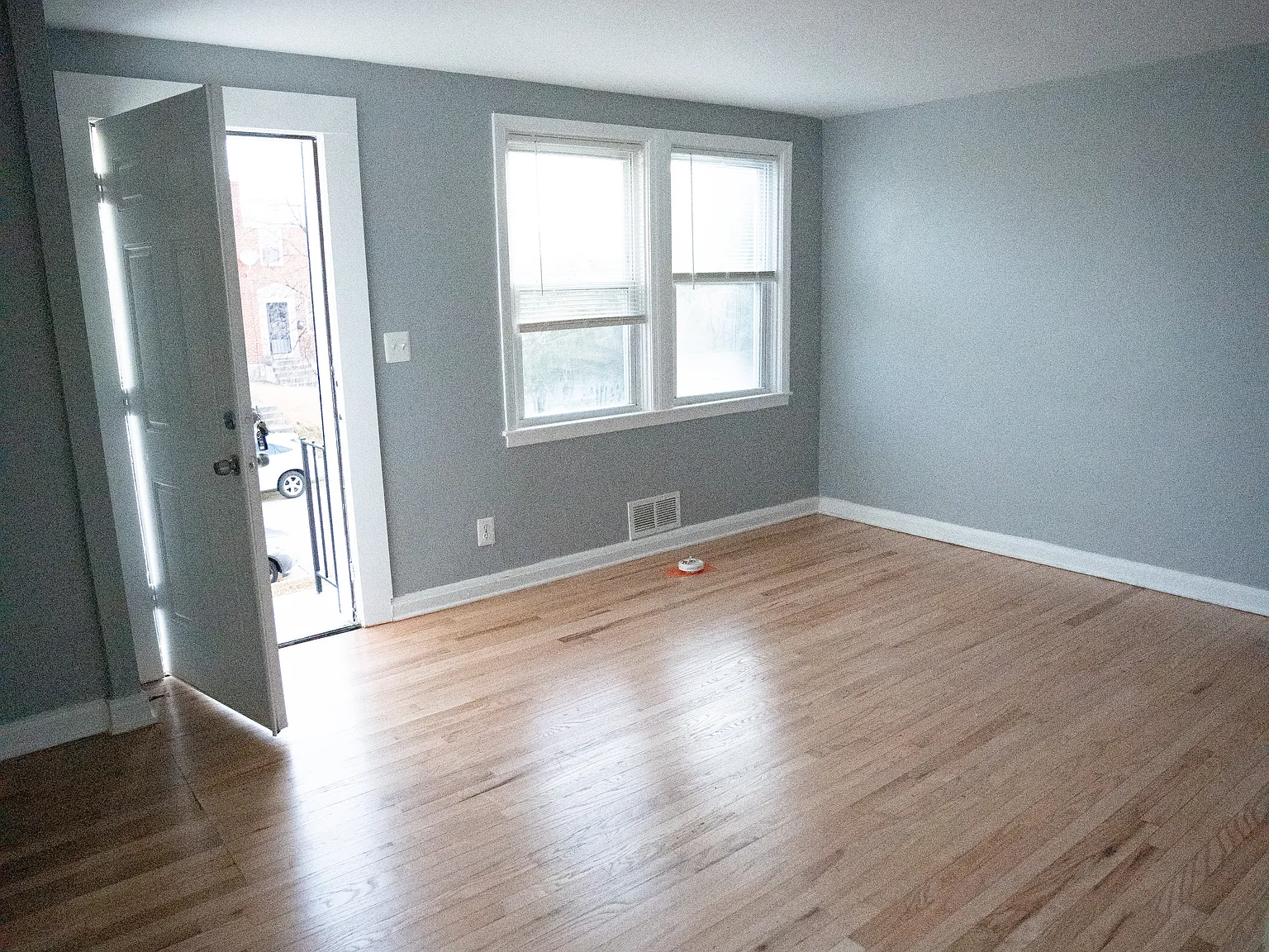 3 bed, 1.0 bath, $2,100 — Photo 4