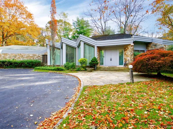 7 Pin Oak Court, Old Brookville, NY 11545