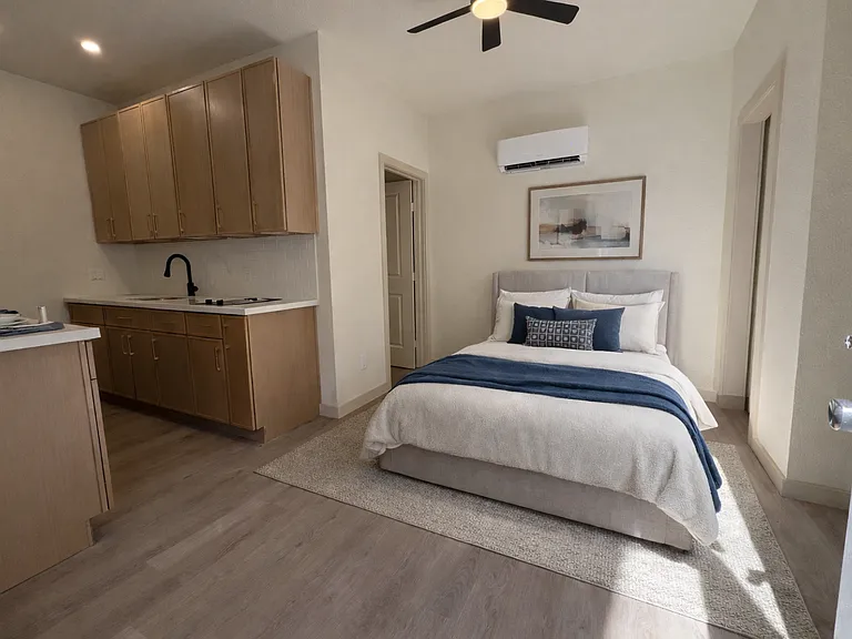 1310 Greenbriar St #2 — Photo 2
