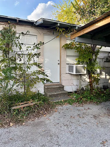 1526 Yale St Photo 1