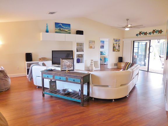 4th image of 3960 Torrey Pines Blvd