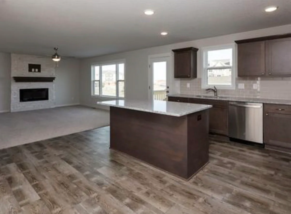 4 bed, 2.5 bath, 1664 sqft, $2,195 — Photo 3