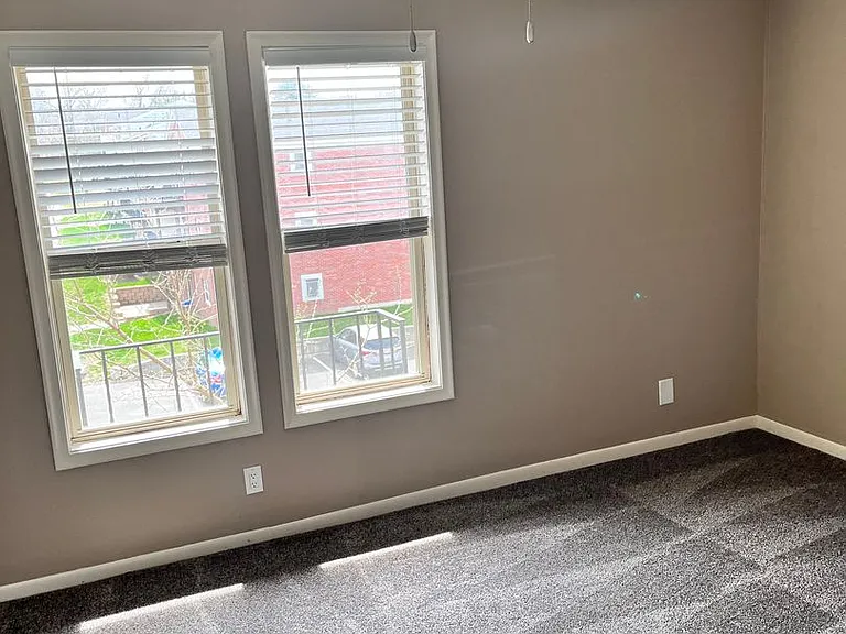 Bristol Square Apartments — Photo 170