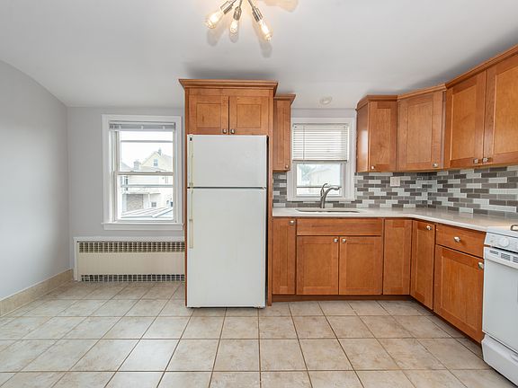 5th image of 412 Madeline Ave #2B