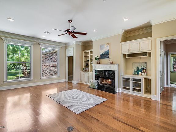 5th image of 300 Sandhurst Dr