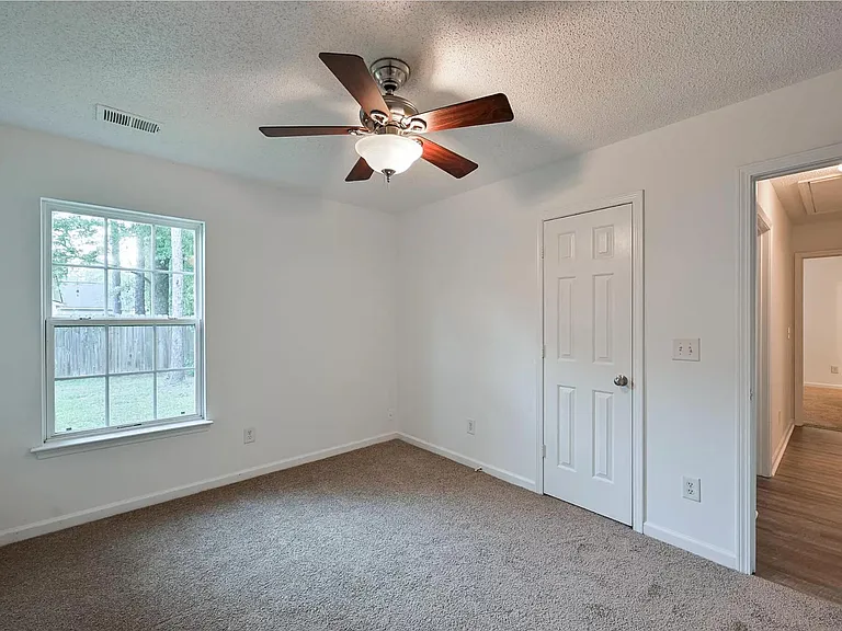 203 Trickle Dr — Photo 7