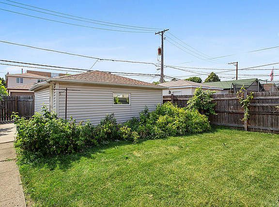 3rd image of 6116 S Moody Ave