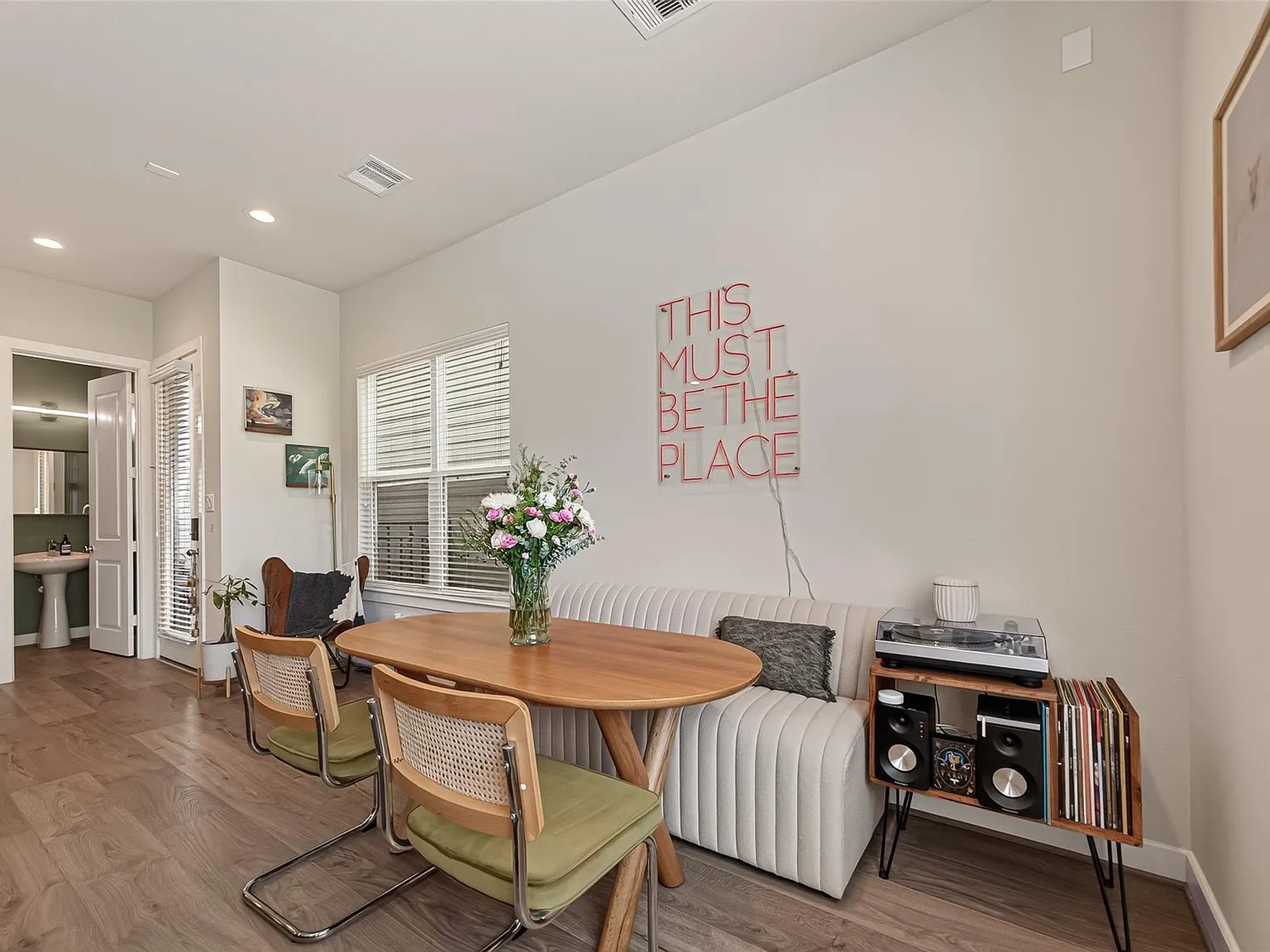 3 bed, 2.5 bath, 1524 sqft, $2,350 — Photo 4