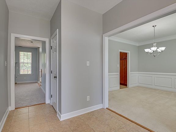 5th image of 158 Kenilworth Dr
