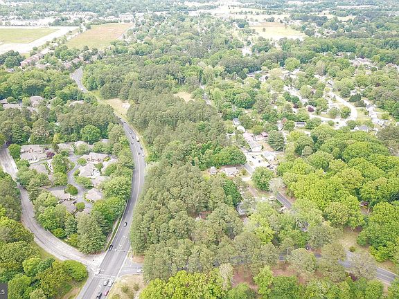 5th image of Beaglin Park Dr