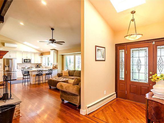 5th image of 31 Maplewood Dr