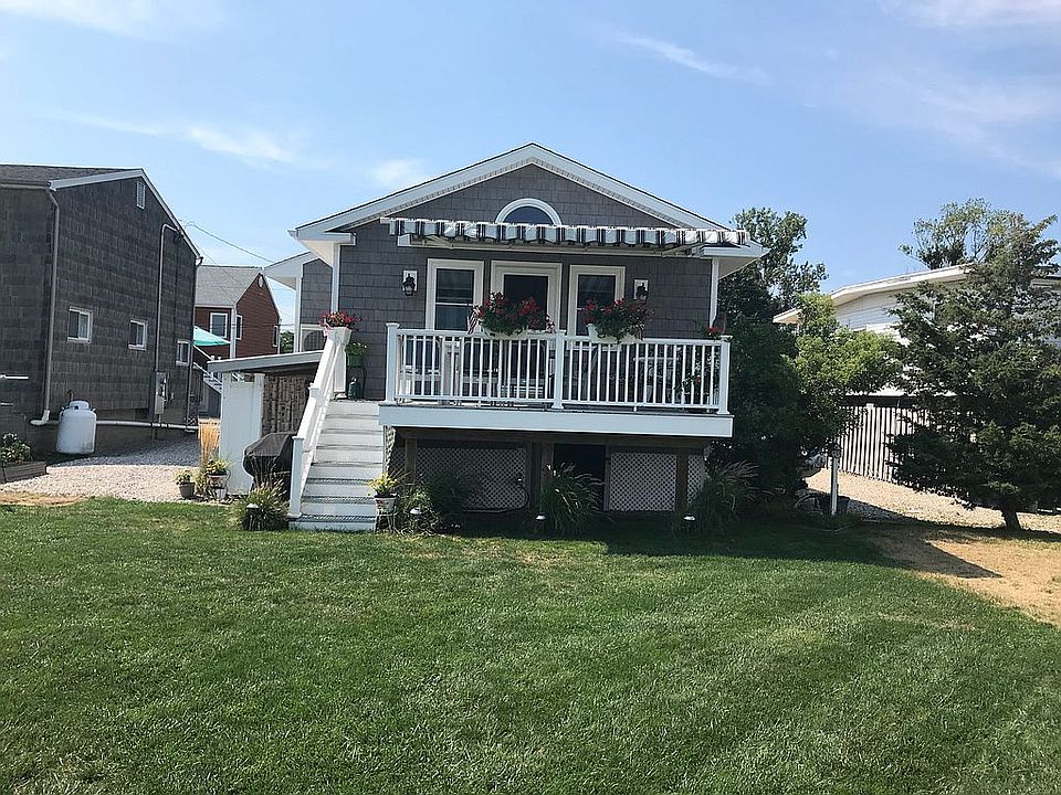 2nd image of 12 Striper Ave