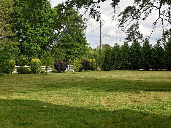 2nd image of 100 Sunflower Meadows Dr