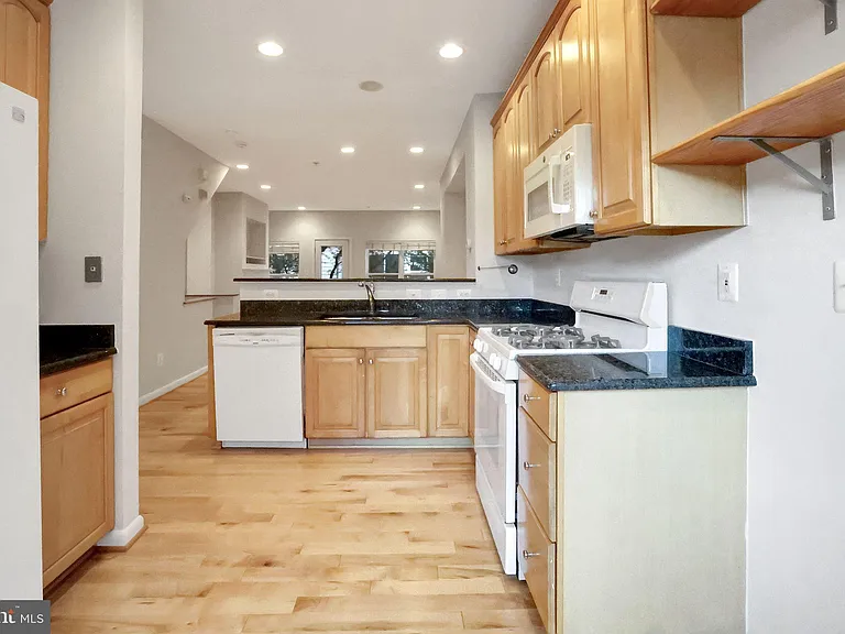 2133 12th Pl NW — Photo 6