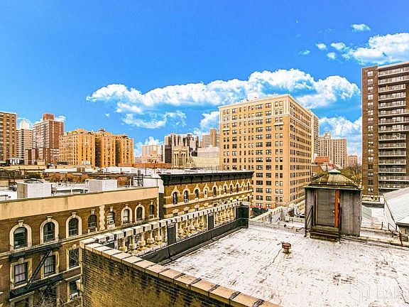 5th image of 212 W 91st St APT 829