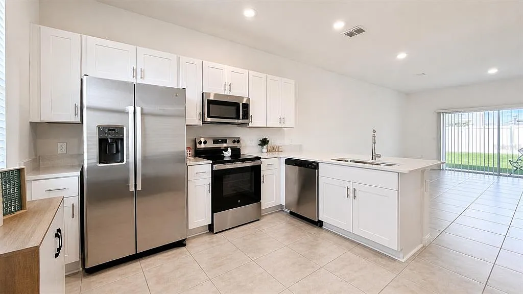 2 bed, 2.5 bath, 1275 sqft, $1,700 — Photo 2