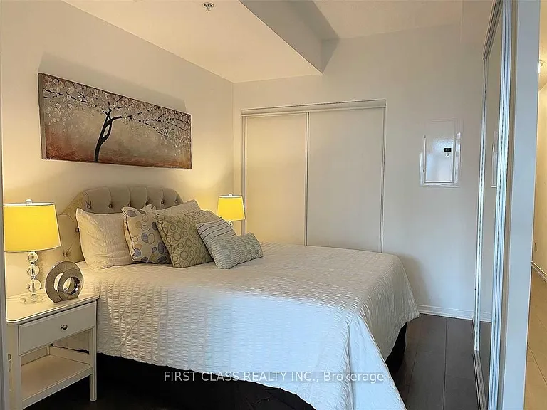68 Abell St #605 — Photo 4