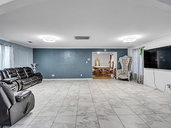 5th image of 7923 Glenview Dr