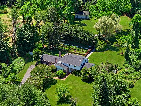 3rd image of 279 Hillcrest Lane