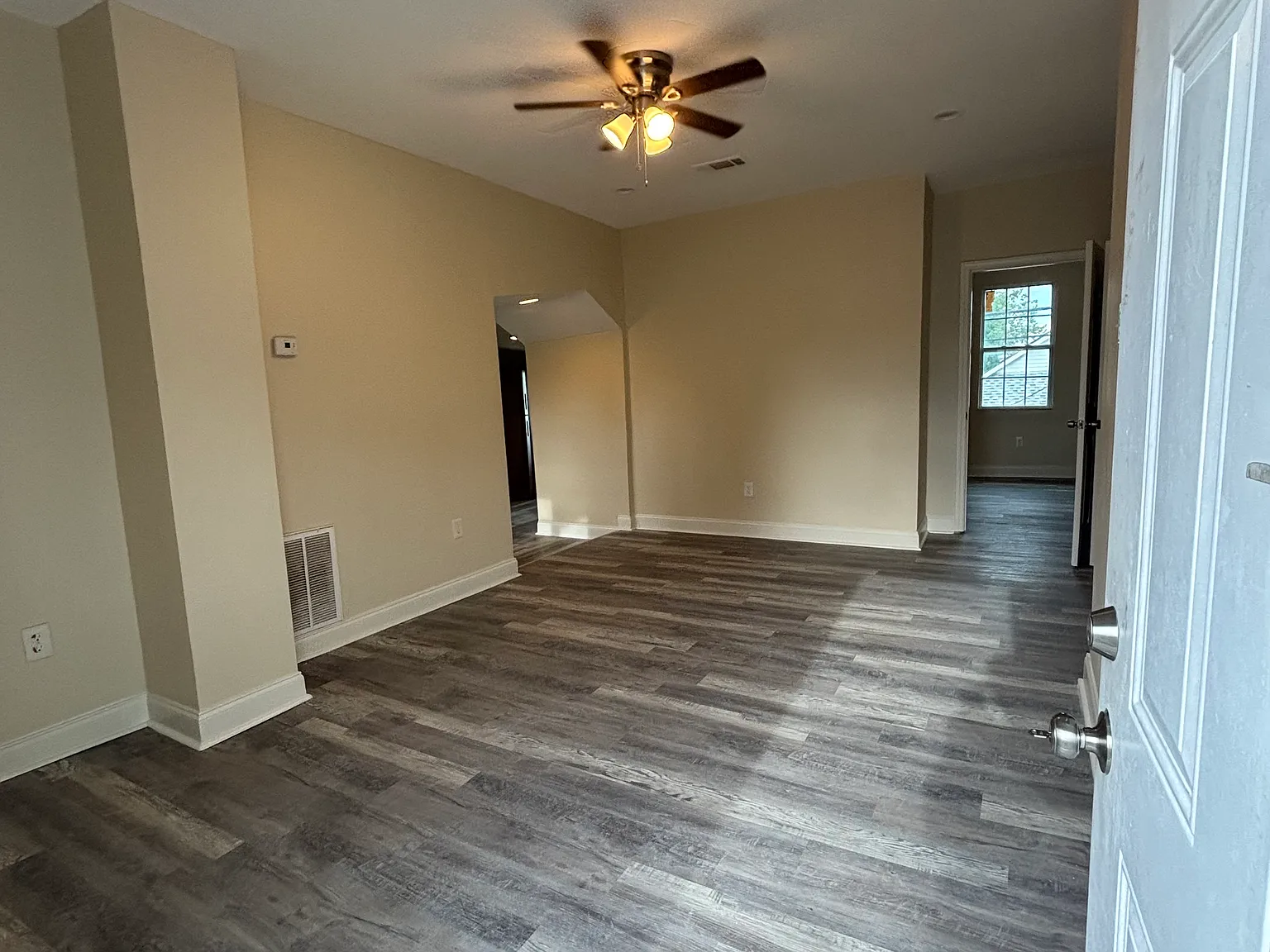 2 bed, 751 sqft, $1,300 — Photo 4