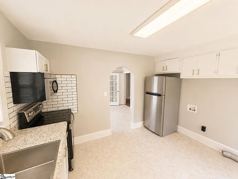 170 Carol Dr — Photo 4