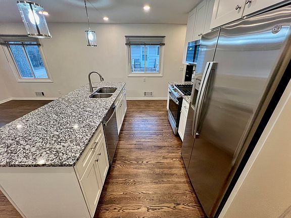 Nice working space between island and back oven/refrigerator wall to allow for multiple cooks. All cabinets and drawers are slow-close.