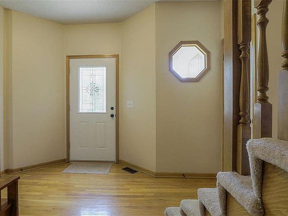 3rd image of 8904 W 126th St