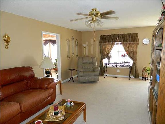 4th image of 11 Valley Breeze Dr