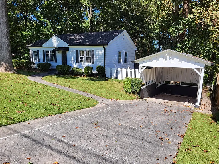2053 Westwood Rd SE — Photo 2