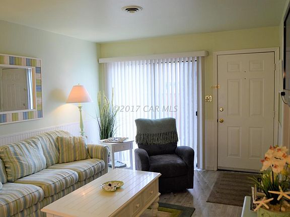 entrance & living room