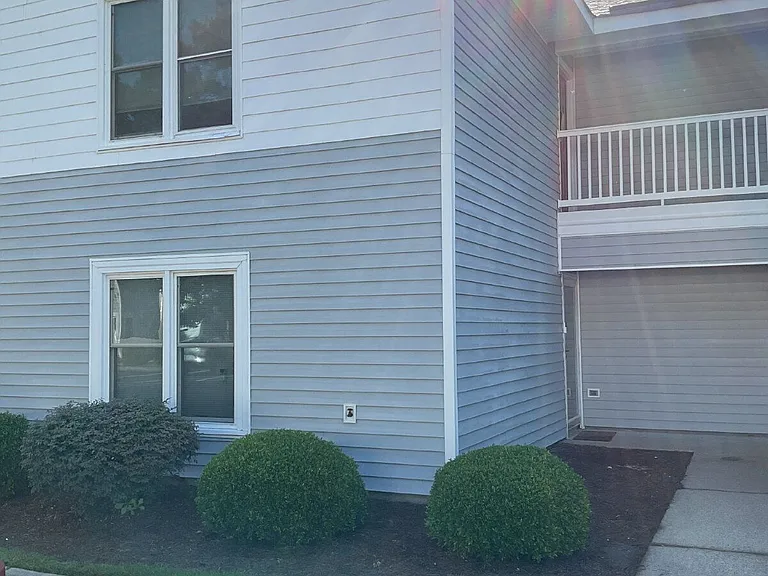 124 W Victoria Ct — Photo 16
