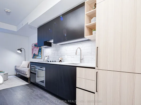 55 Mercer St #322, Toronto, ON M5V 1H2