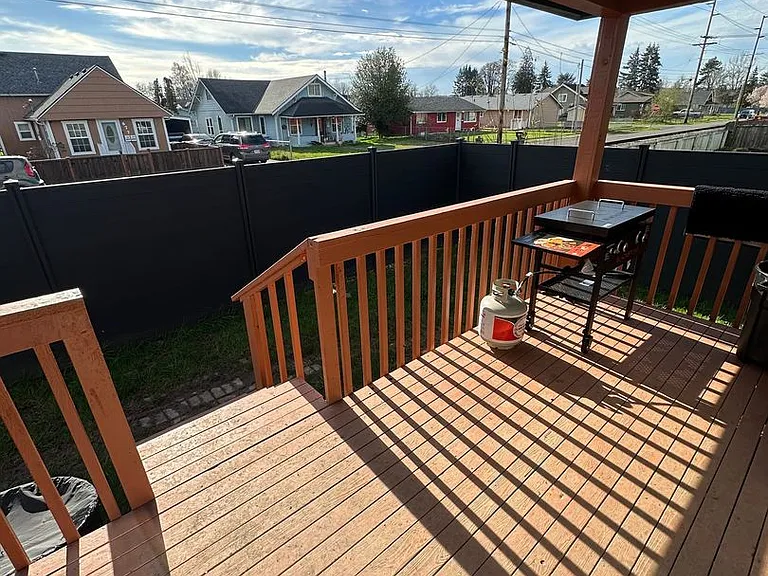 689 SW William Ave — Photo 8