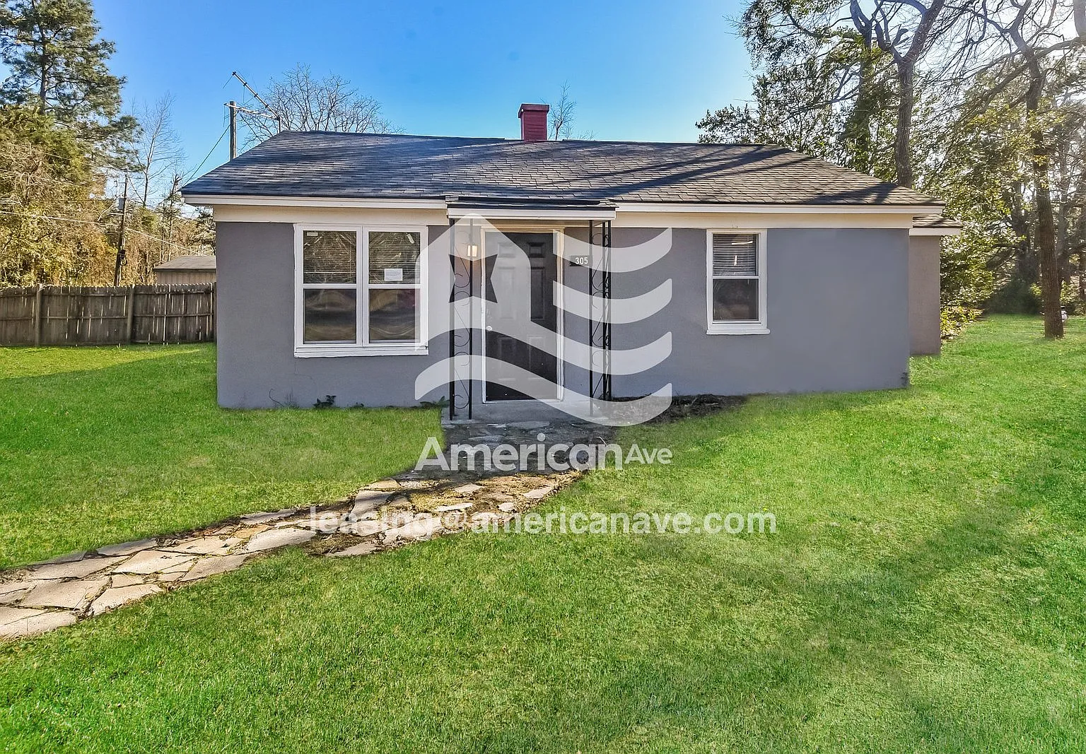 2 bed, 1.0 bath, 824 sqft, $882 — Photo 1