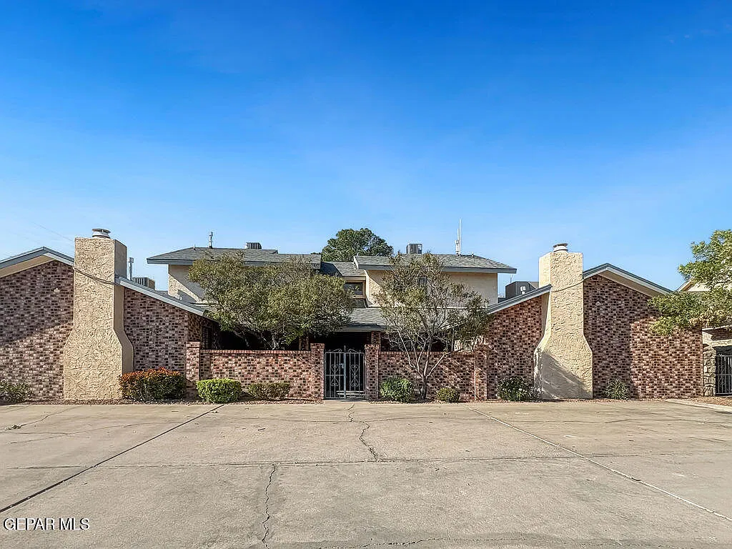 2 bed, 1.0 bath, 833 sqft, $1,275 — Photo 1
