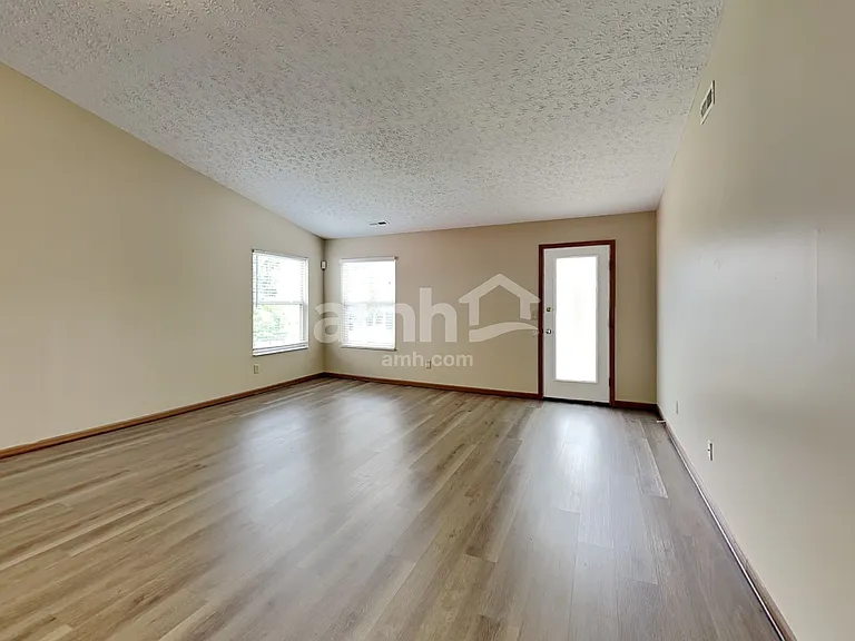 4930 Kingpin Dr — Photo 7