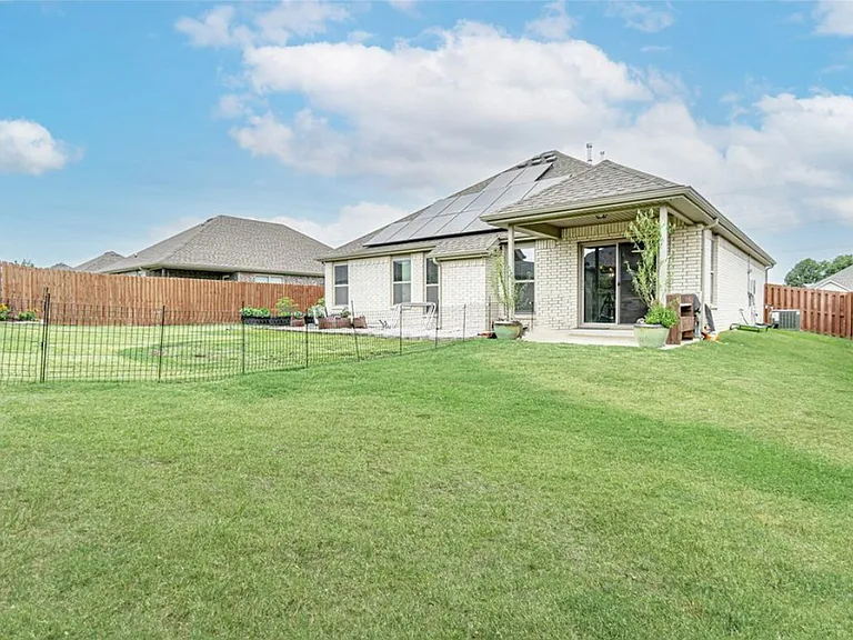 1141 Rosemary St — Photo 4