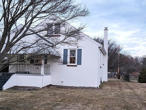 4th image of 821 W 2nd Ave