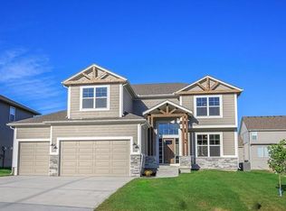 2801 SE Nottingham Dr, Lees Summit, MO 64063