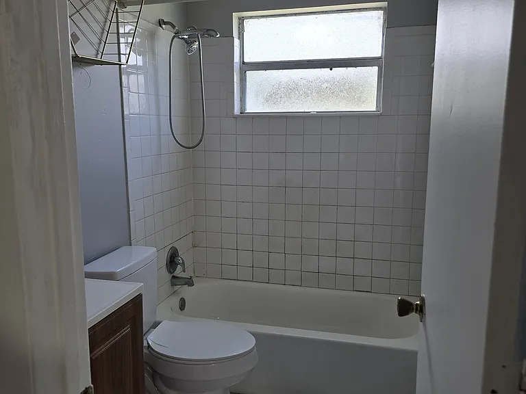 1518 W 20th St #1 — Photo 14