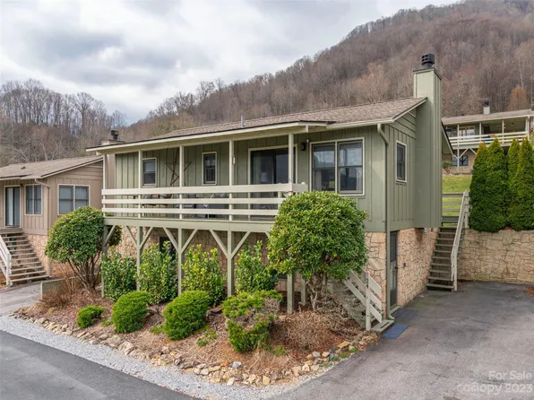 24 Slate Ln, Maggie Valley, NC 28751