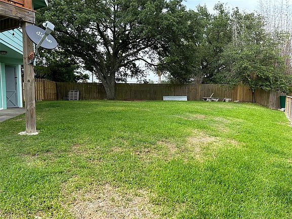 3rd image of 1 Dolphin St
