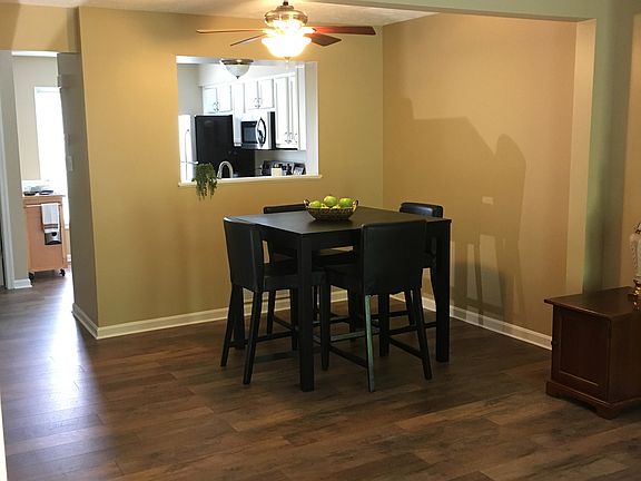 Dining Room 8' x 8.5'