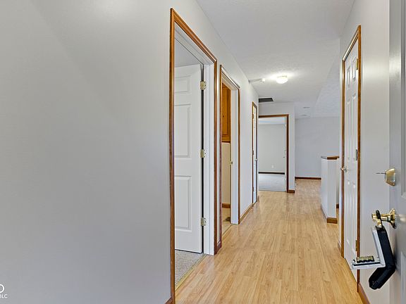 4th image of 101 Country Ct