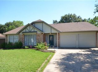 13527 Wimbledon Dr, Sugar Land, TX 77498